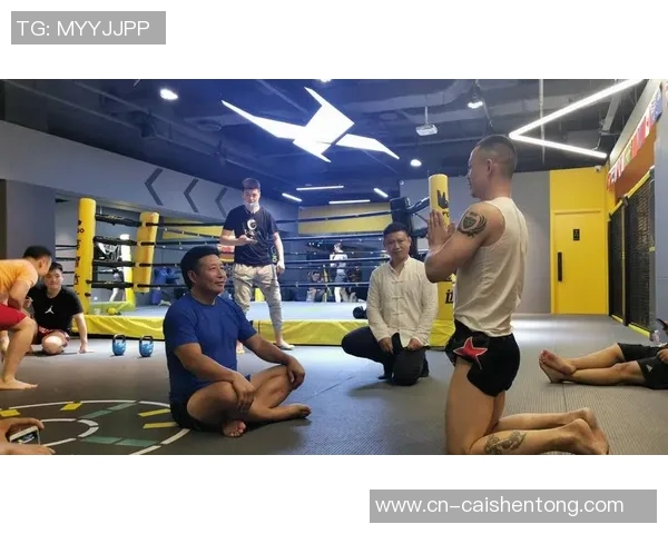 一龙与重口味的巅峰对决谁能在搏击场上笑到最后